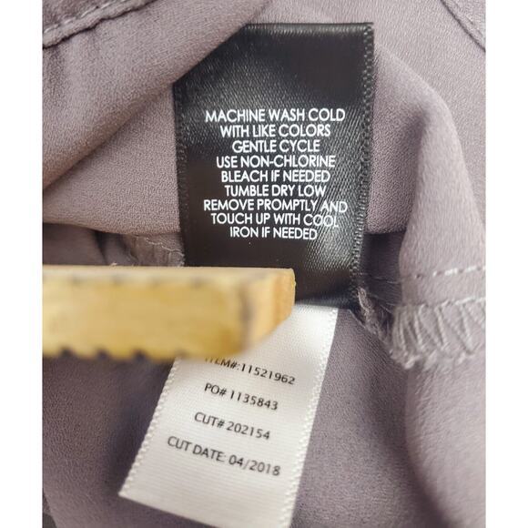 Torrid Harper Top 2 Solid Grey Poly Chiffon Roll Tab Sleeve Womens Plus Size 2X - Picture 6 of 6